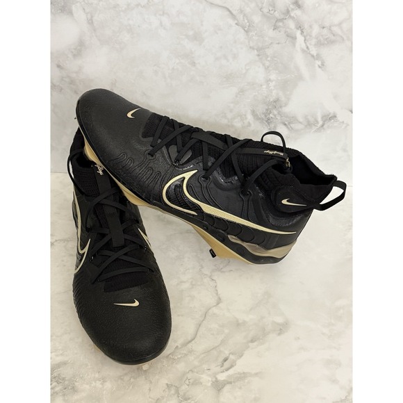 Athletic_Shoes